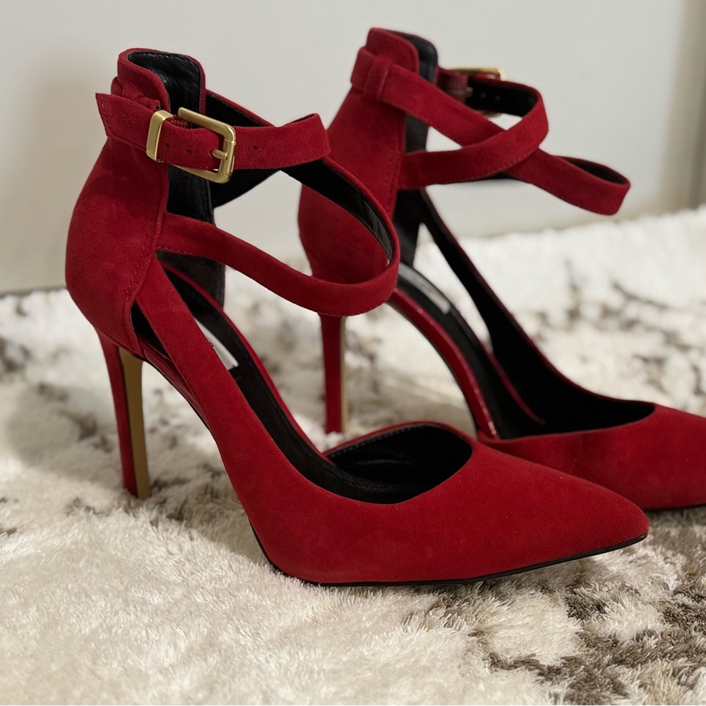 GUESS - Ambelu red suede heels